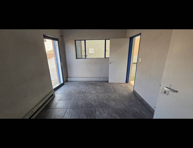 360M² WAREHOUSE TO LET IN RIVERSIDE PARK